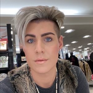 Meet your Posher, Thomas